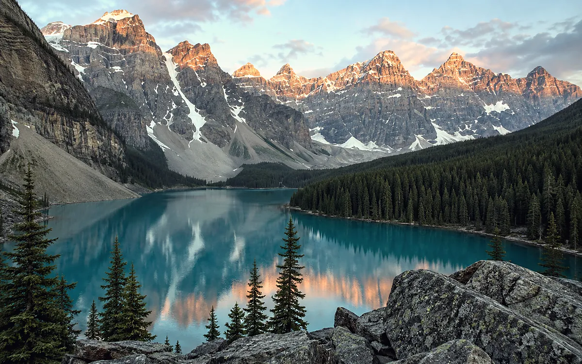 Moraine Lake at sunrise, Banff National Park