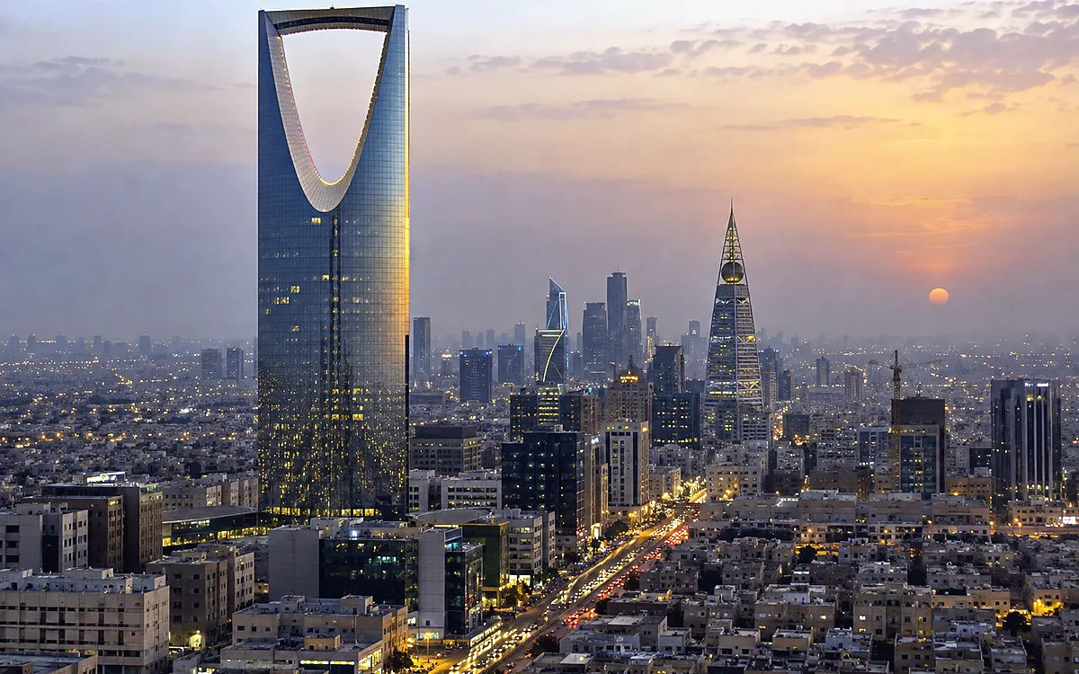 Riyadh skyline with the Al Faisaliyah and Kingdom towers at dusk